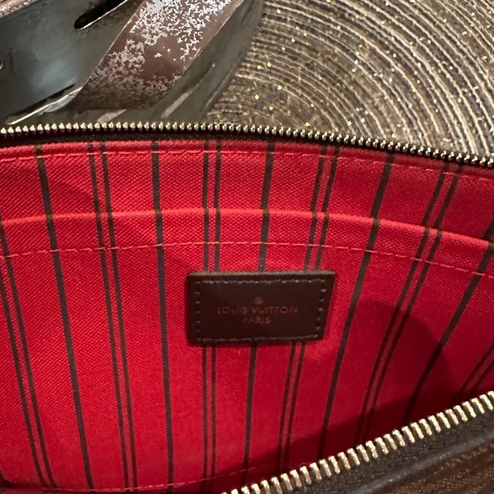 Authentic LV pouch - Picture 3 of 8